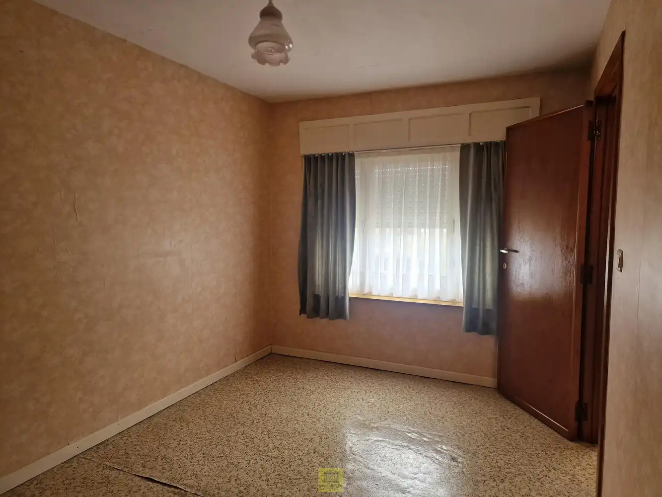 Rustig gelegen gezinswoning met 4 slaapkamers, garage en ruime zolder (= extra kamers) foto 17