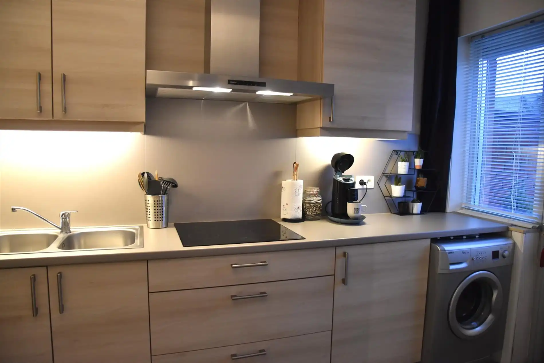 Zonrijk, ruim en gelijkvloers appartement met 2 slaapkamers, garage en zuidgericht terras … foto 9