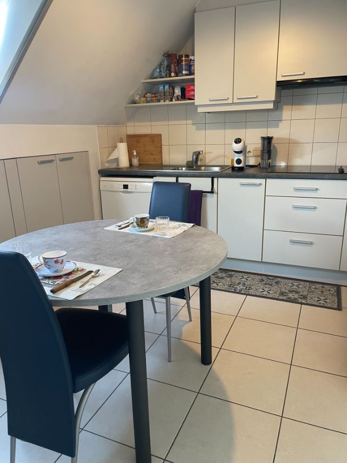 Centraal gelegen ruim twee-slaapkamer appartement + garage foto 9