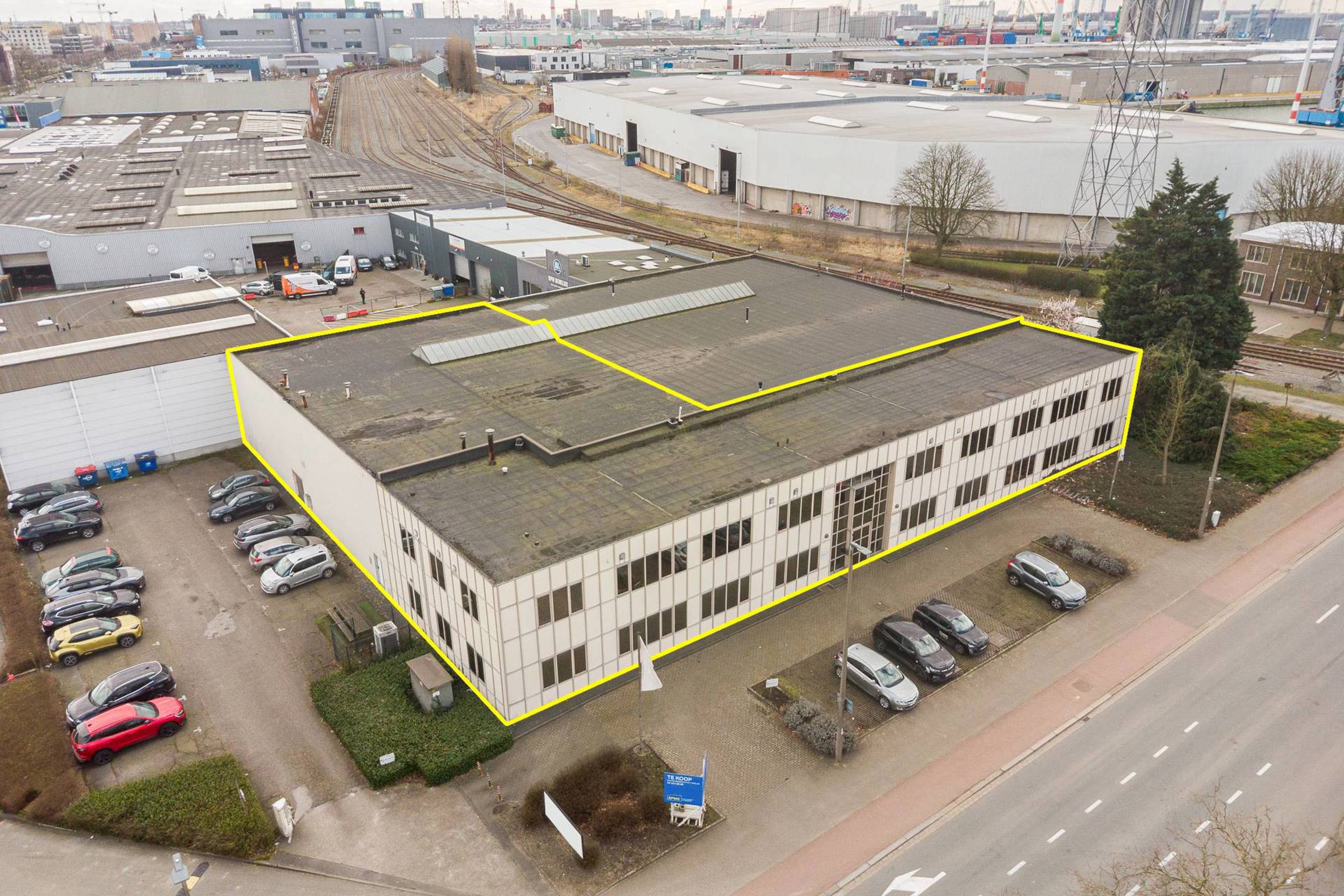 Bedrijfsgebouw te koop te Antwerpen!  foto {{pictureIndex}}