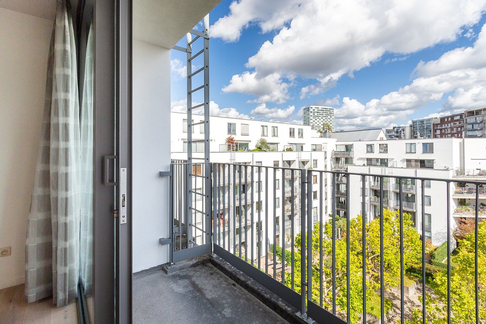Ruim en licht appartement aan het Theaterplein foto 8