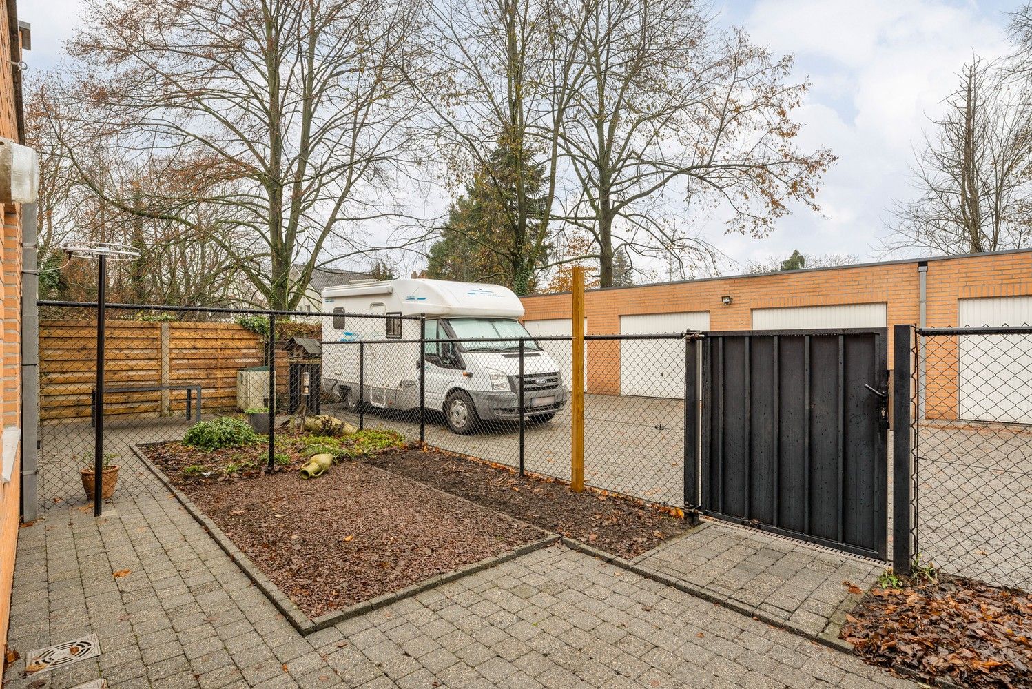 Gelijkvloers appartement met uitnodigend groot terras met tuintje ! foto 18