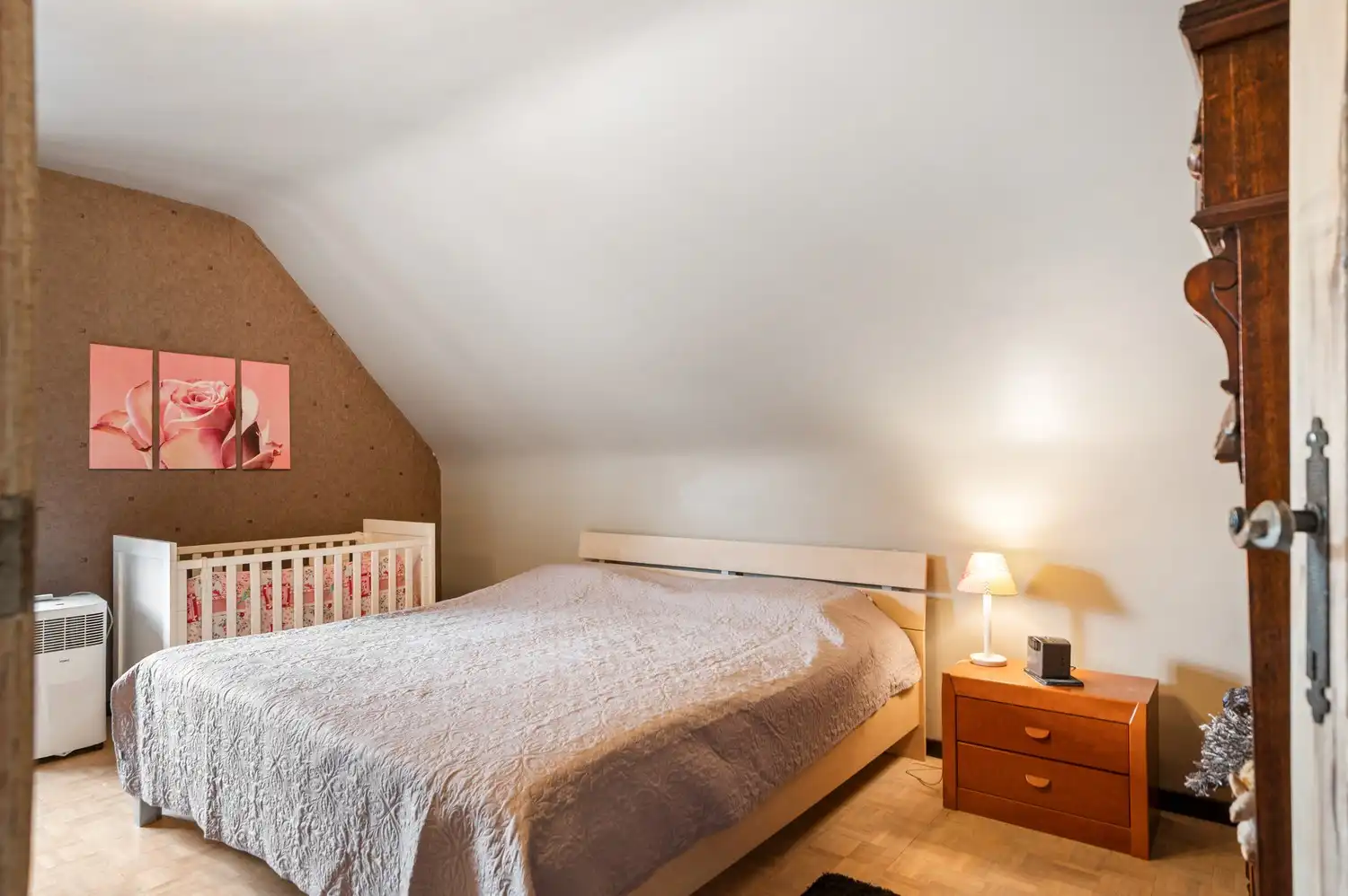 Charmante woning met 4 slaapkamers, grote tuin en dubbele garage foto 23