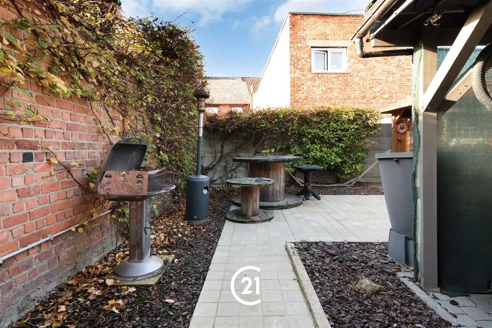 Instapklare gezinswoning met private parking. foto 12