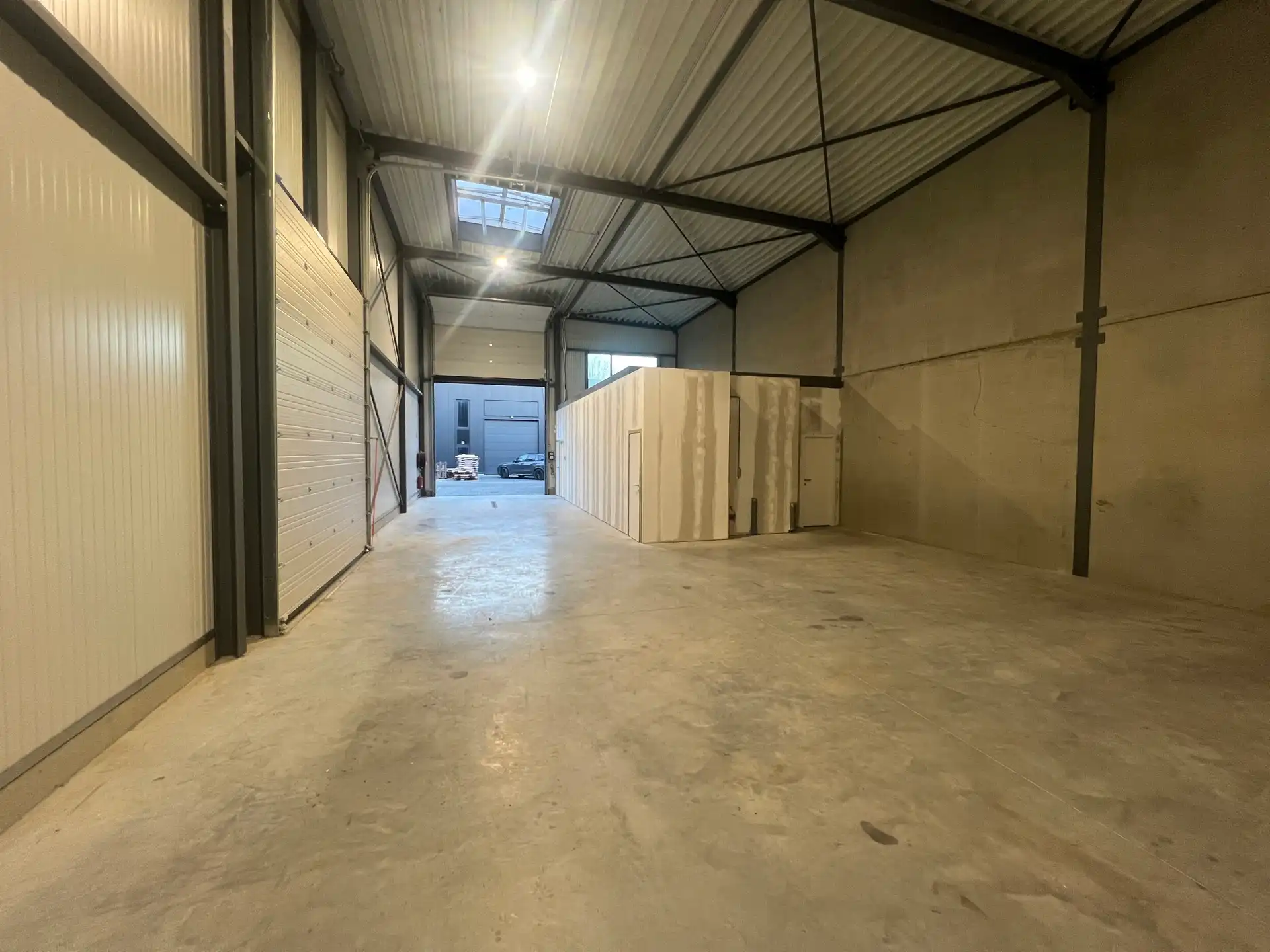 Recente kmo-unit (220m²) met buitenterrein foto 16
