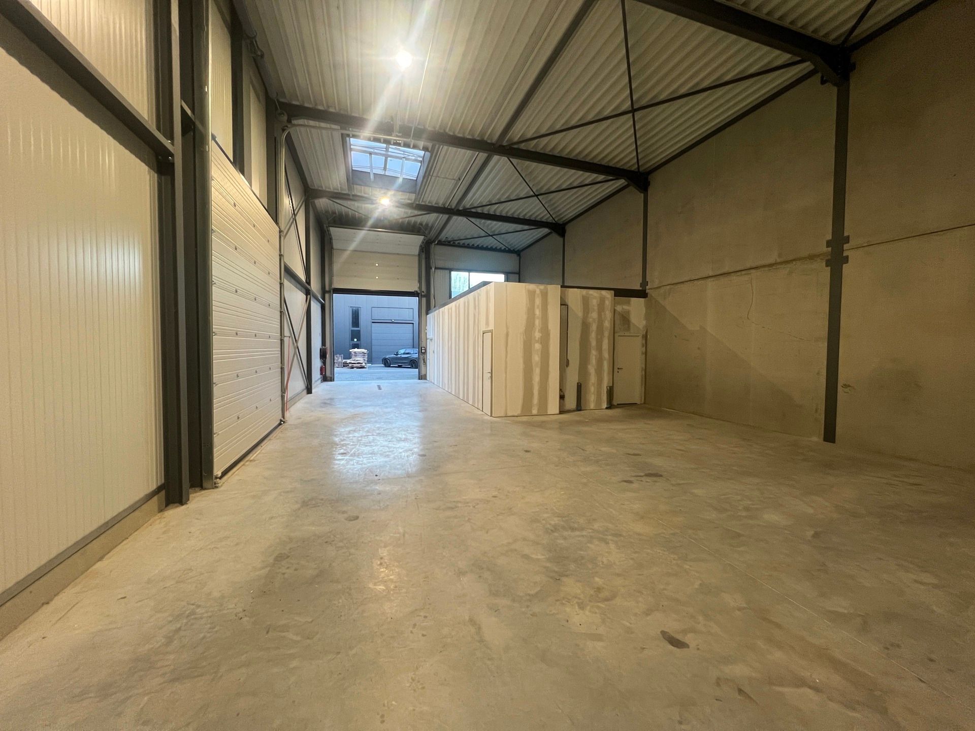 Recente kmo-unit (220m²) met buitenterrein foto 16
