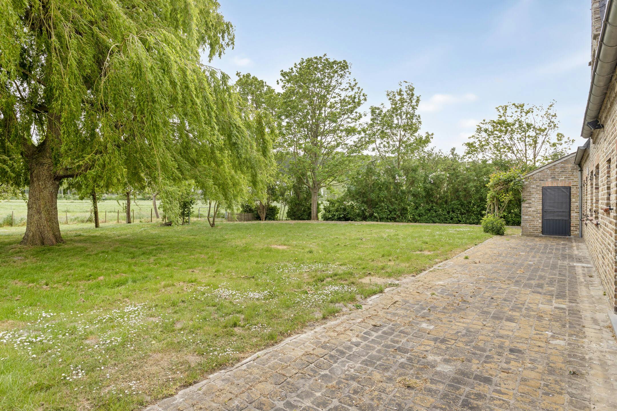 Idyllisch gelegen huis langs de Oude Sluissedijk te Damme foto 8