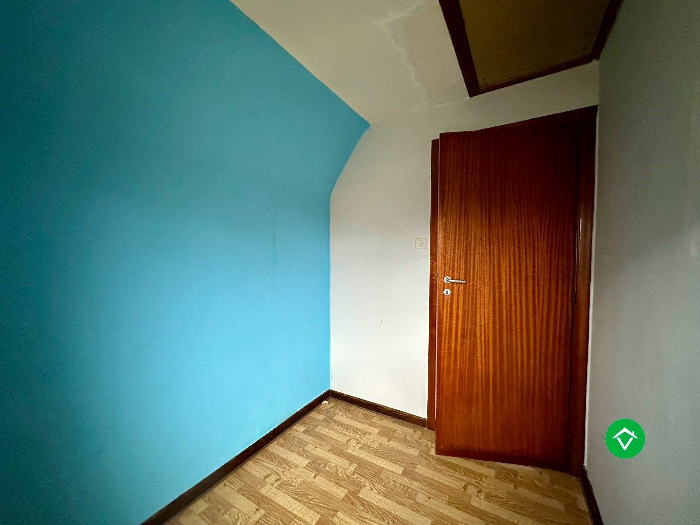 Op te frissen woning met vier slaapkamers te Eernegem foto 15