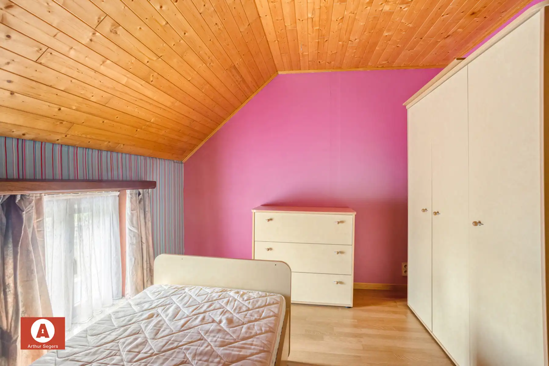 Instapklare HOB met oprit & dubbele garage met zolder. foto 23