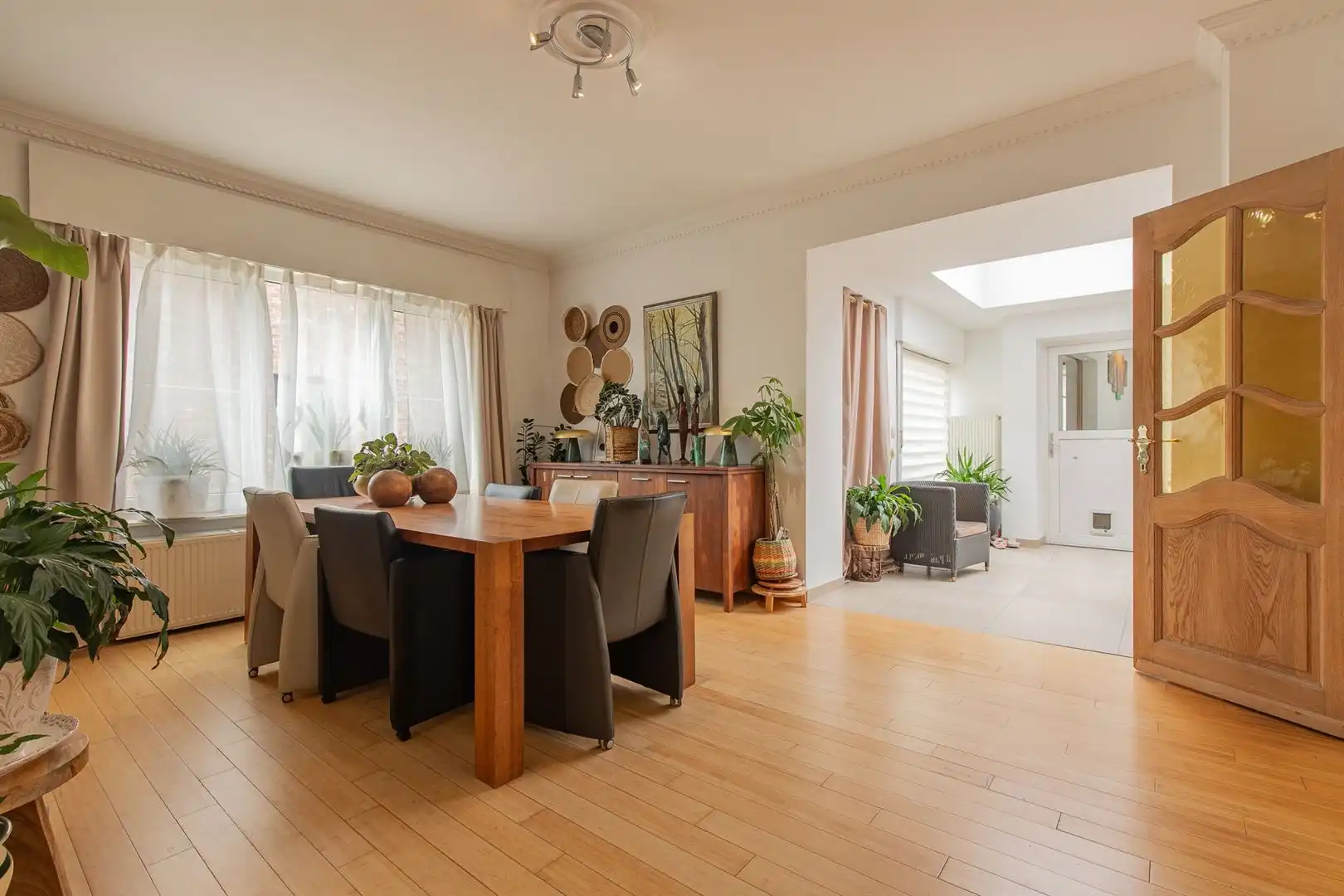 Volledig gerenoveerde woning met zwemvijver en ruime garage foto 4