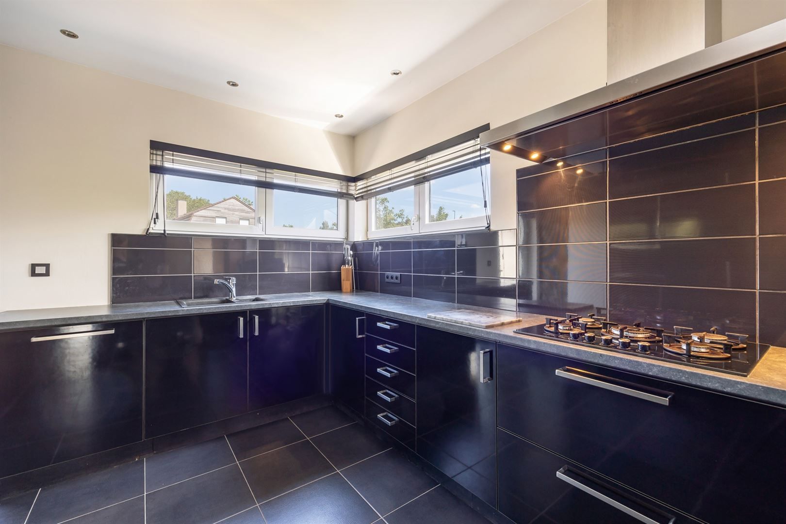 Topwoning! Ruime HOB met toffe tuin op centrale ligging! foto 9