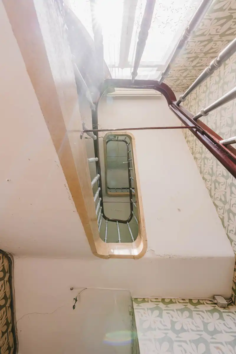 Karaktervolle, te renoveren woning met tal van mogelijkheden foto 26