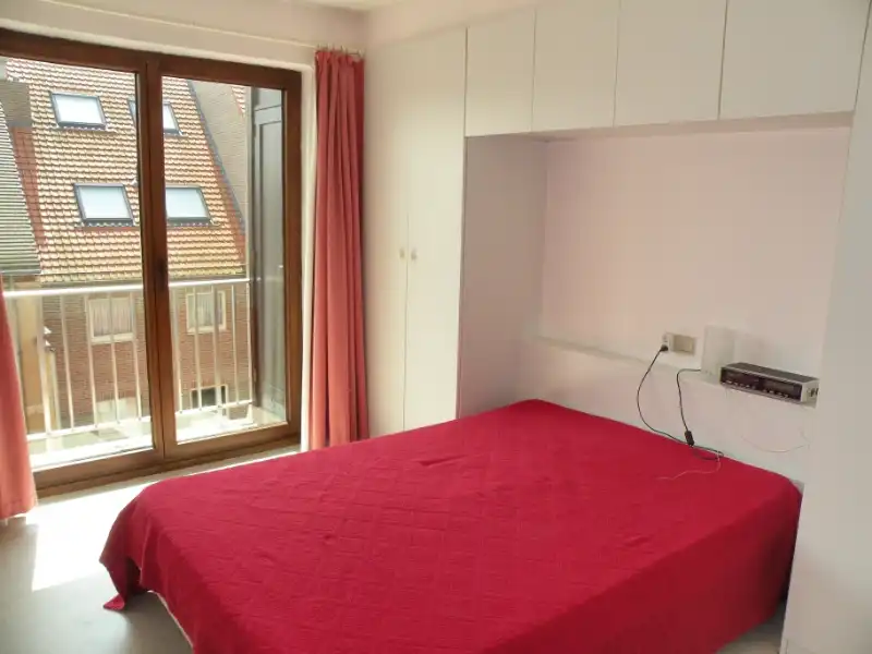 APPARTEMENT MET DRIE SLAAPKAMERS MET FRONTAAL ZEEZICHT GELEGEN TUSSEN DE ESPLANADE EN DE ZEELAAN foto 7