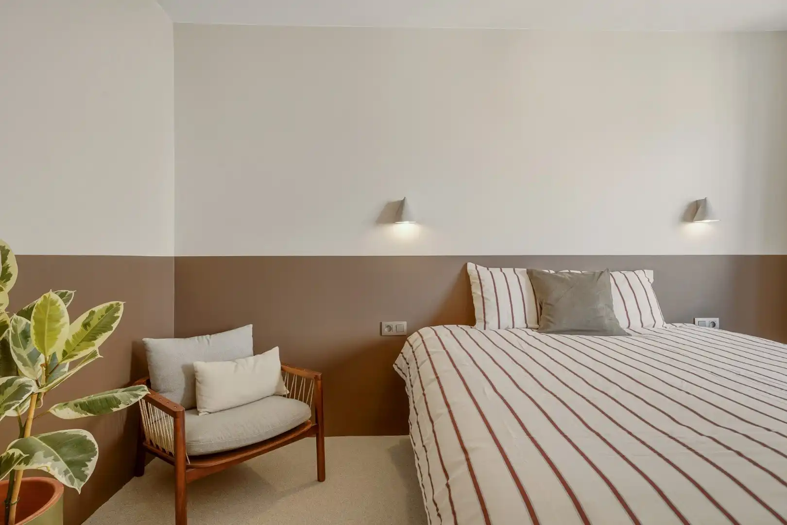 Stijlvol gerenoveerd stadsappartement met maatwerk, 2 slaapkamers en veel bergruimte foto 22