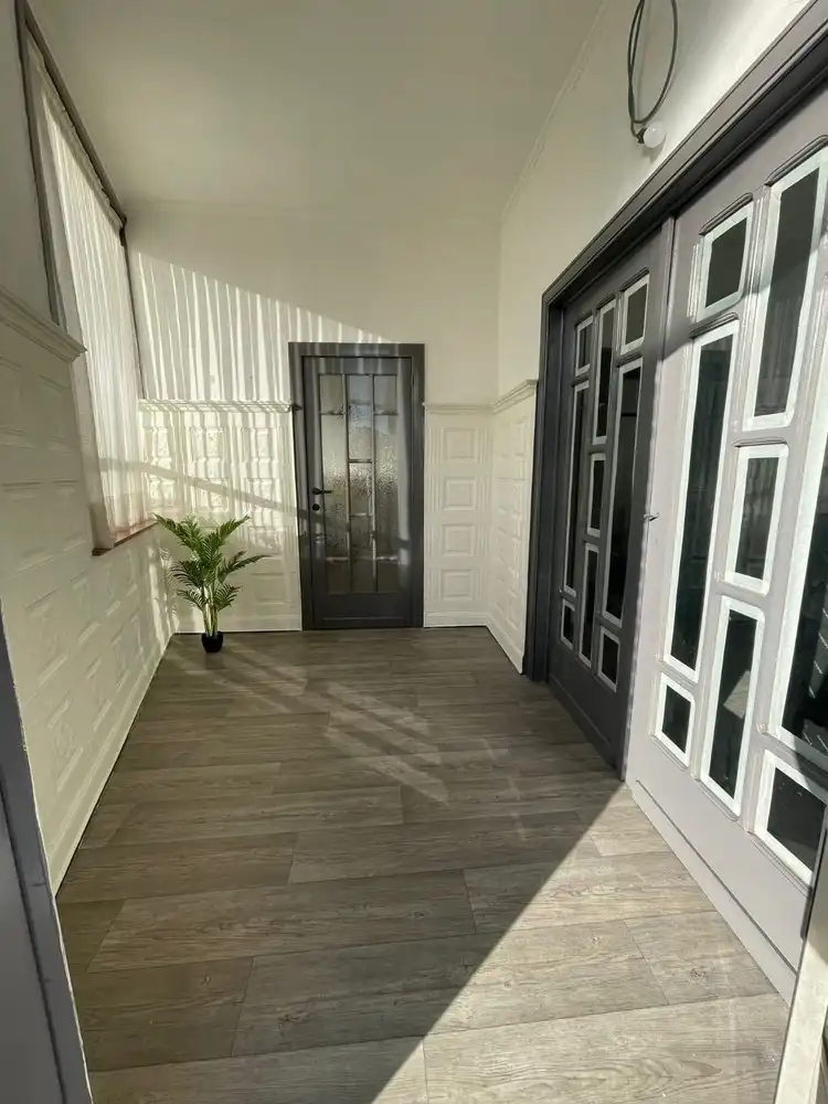 Lichtrijke hoekwoning in hartje Sint-Truiden foto 2