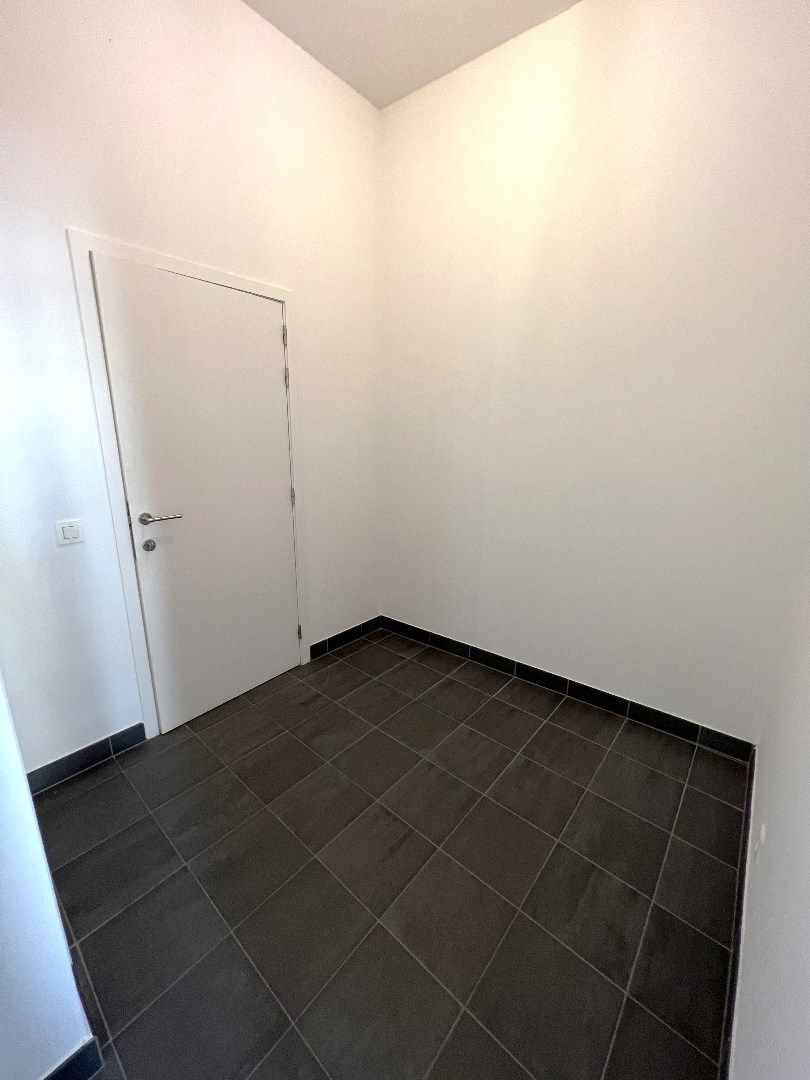 RUIM EN LICHTRIJK APPARTEMENT OP TOPLOCATIE IN CENTRUM IEPER foto 4