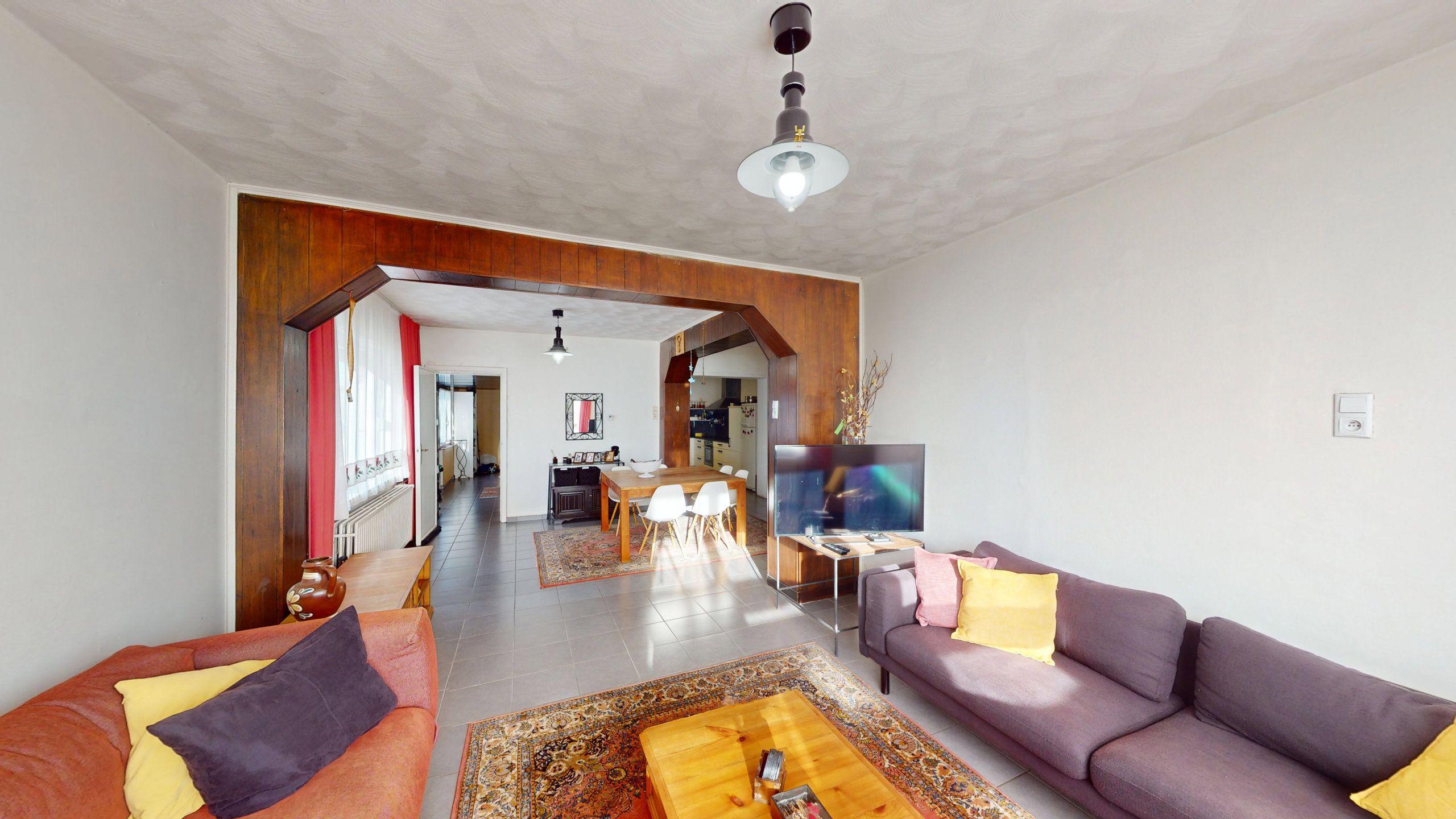 Half open gezinswoning, centraal gelegen, met 3 slaapkamers! foto 2