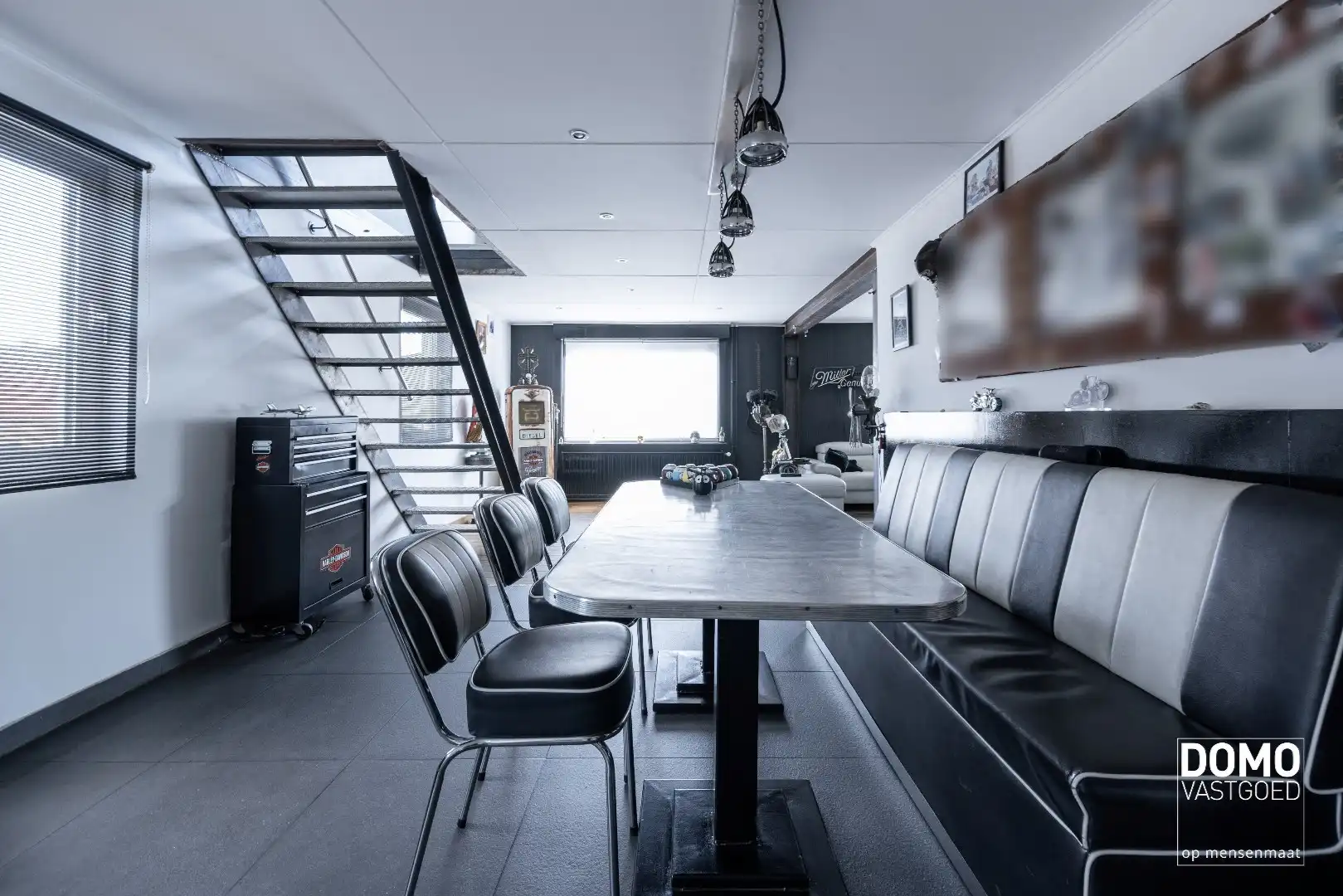 UNIEKE EIGENDOM MET WONING, 2 APPARTEMENTEN EN MAGAZIJNEN OP 13A88CA foto 4