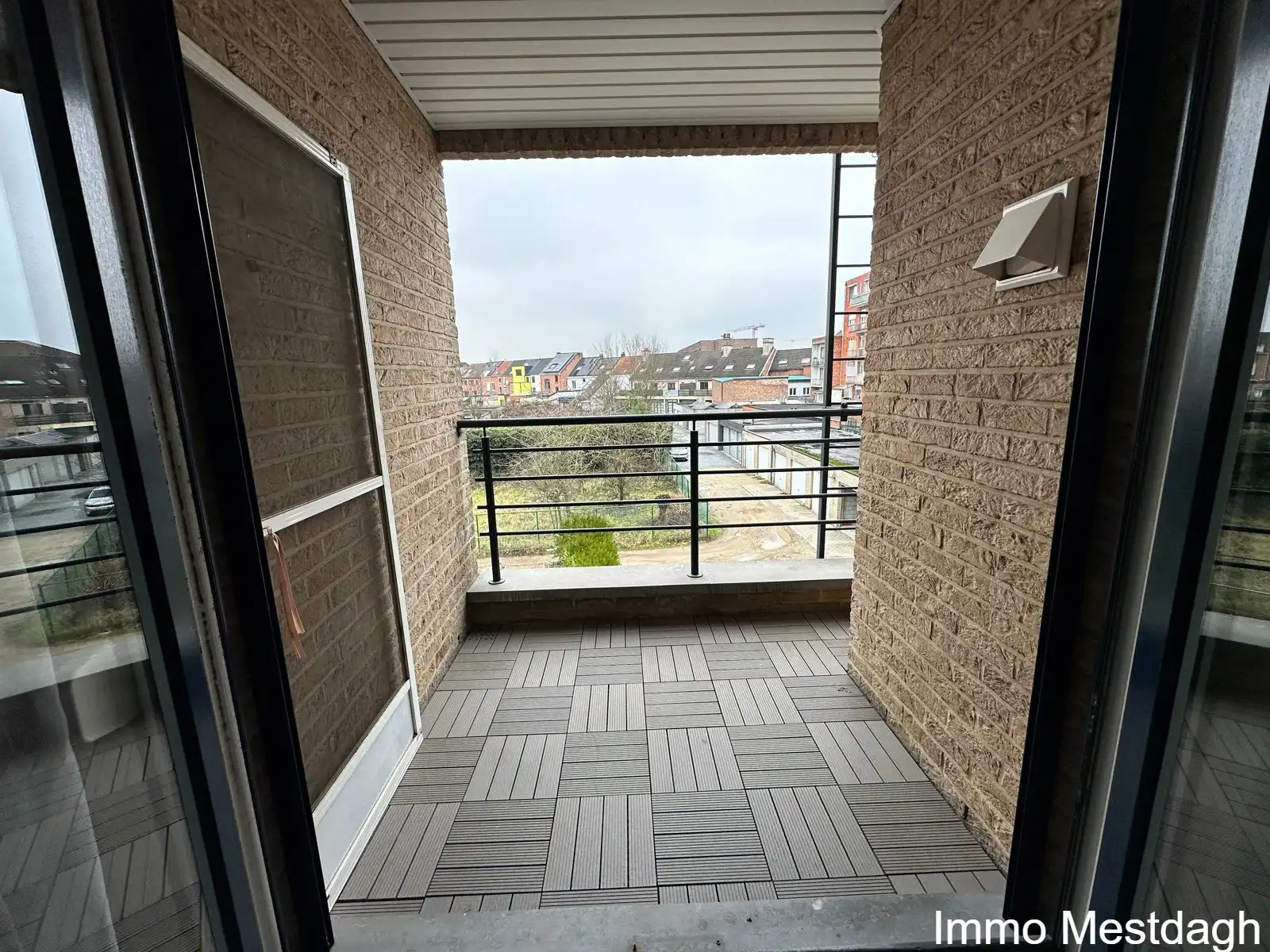 Ruim Appartement met Garage, 2 slaapkamers en terras foto 3