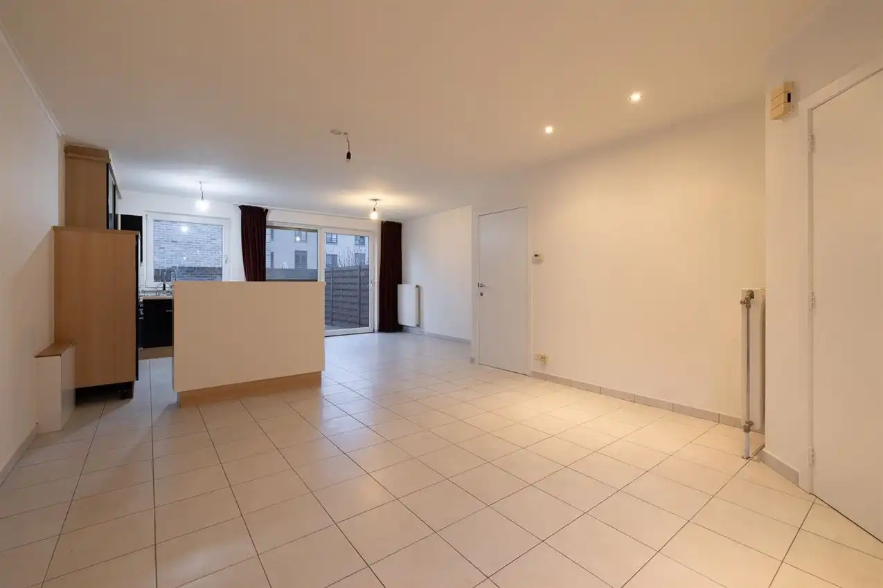 Stadswoning met vier slpk, garage te midden van centrum foto 2