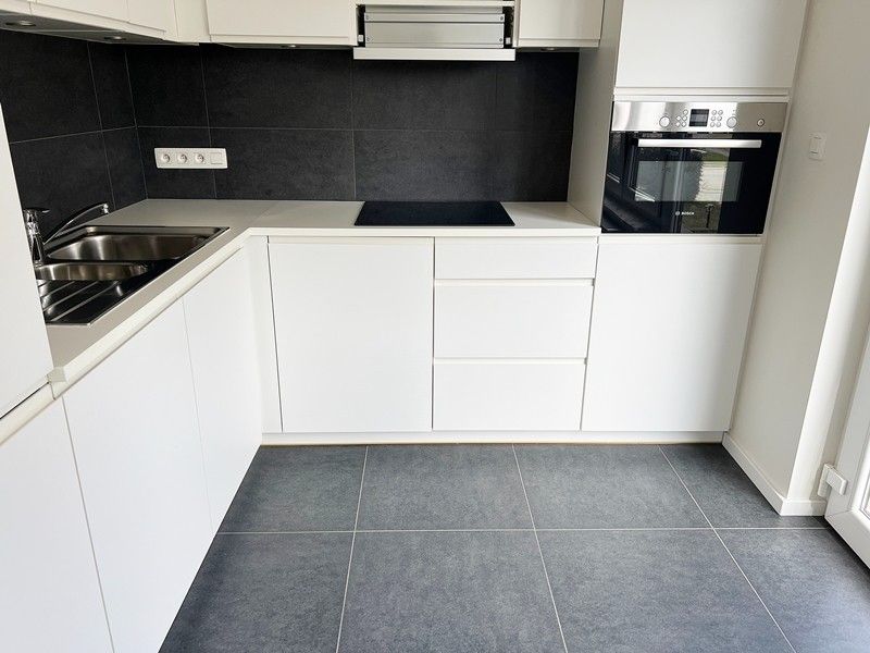 Volledig gerenoveerd appartement met 1 slaapkamer, kelderberging en garagebox foto 13