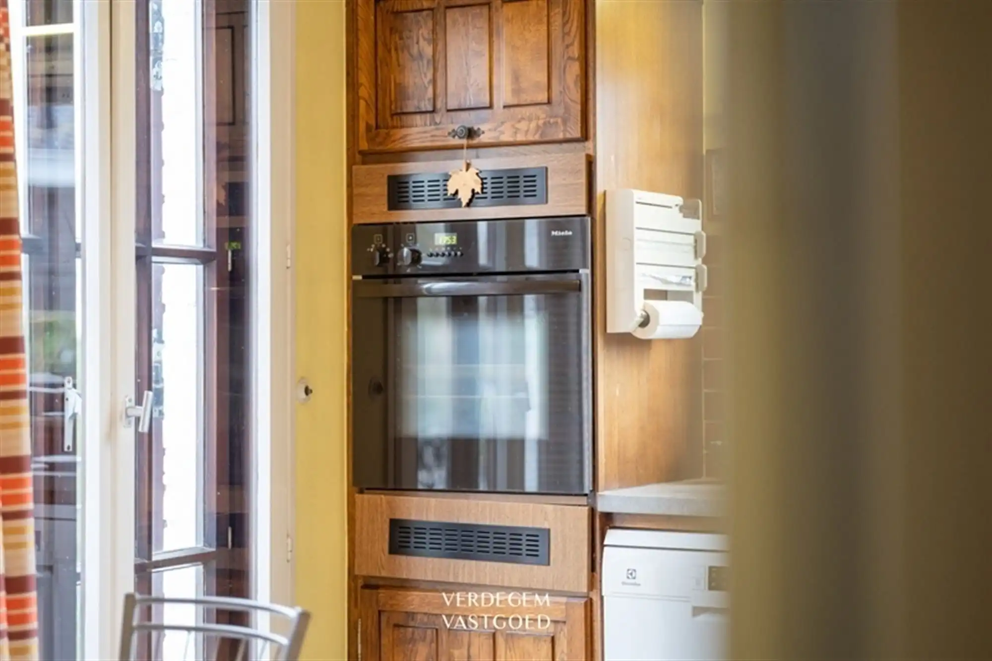 Tijdloze villa met 5+ slaapkamers en tuin, volledig onderkelderd foto 12