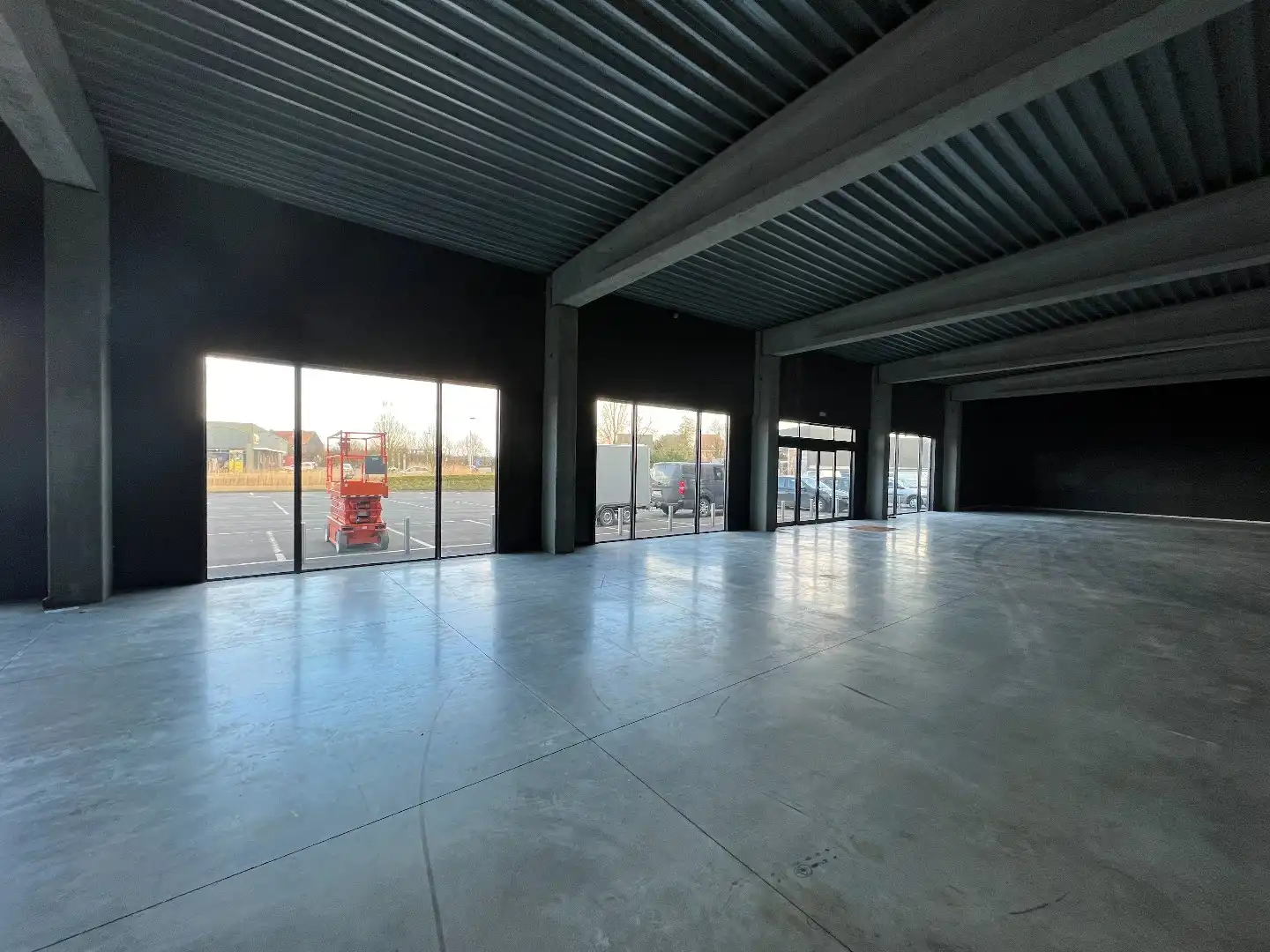819m² AMBACHTELIJKE KMO-UNIT TE IEPER foto 5