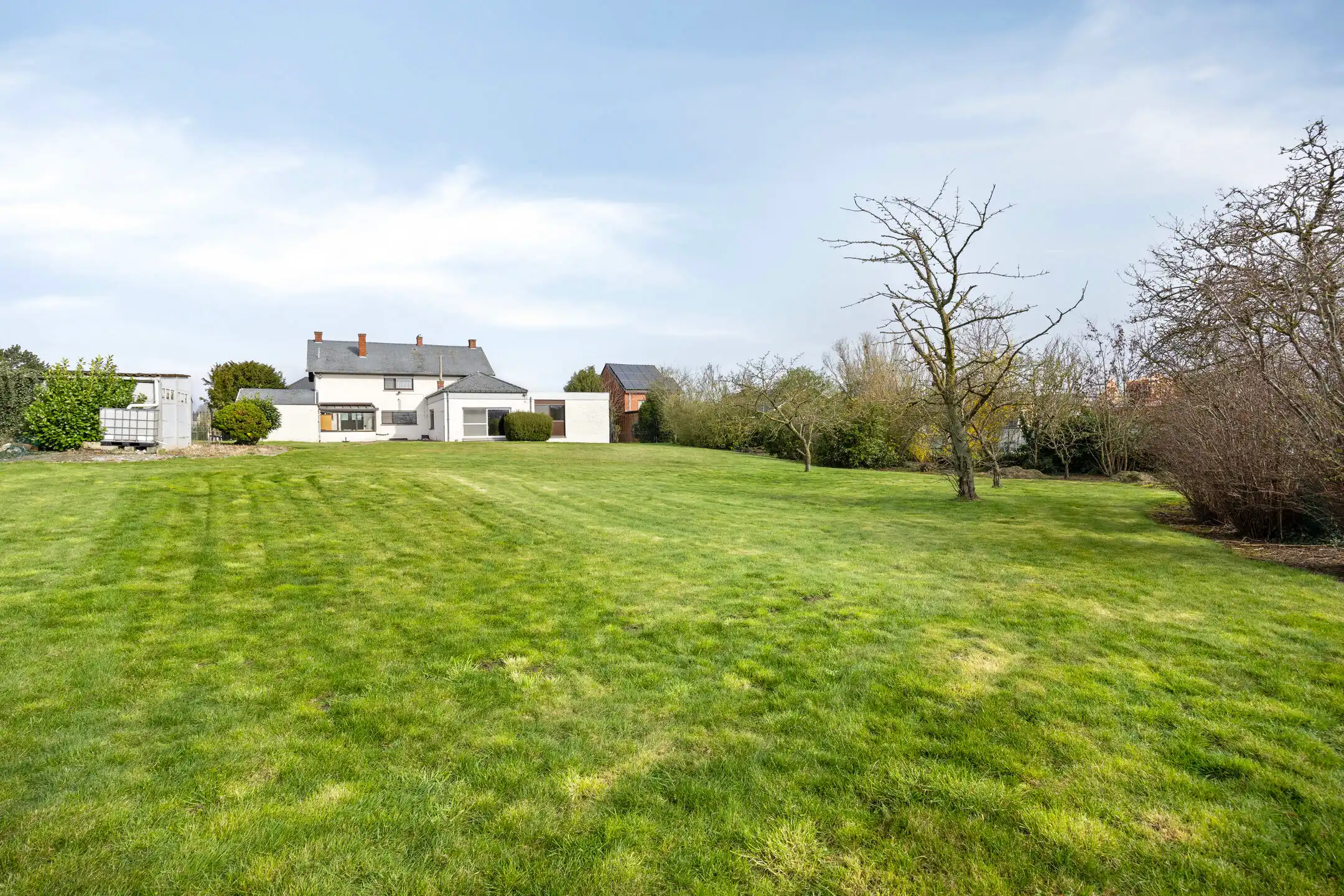 Ruime woonst met praktijkruimte op een perceel van 24 are foto 26