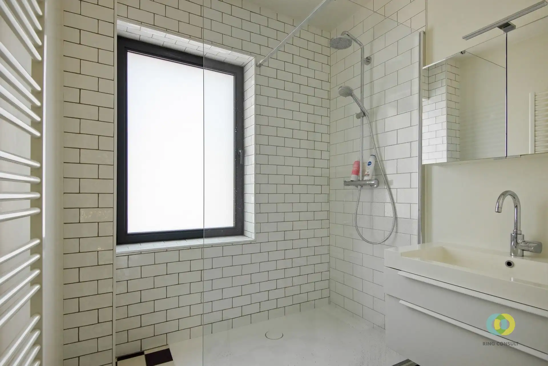 Instapklare gerenoveerde woning met 4 slaapkamers en tuin foto 16