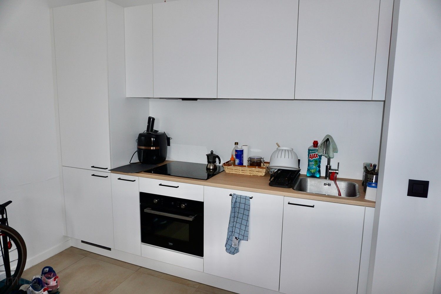 Volledig vernieuwde, gemeubelde studio te huur – Leuven foto 8