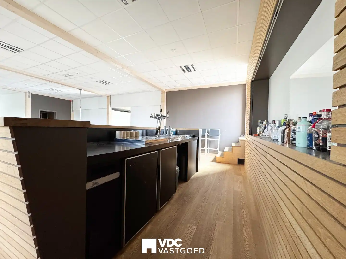 Representatief bedrijfscomplex met kantoren, dubbele industriehal, vergaderfaciliteiten, woongelegenheid en zonnepanelen foto 30