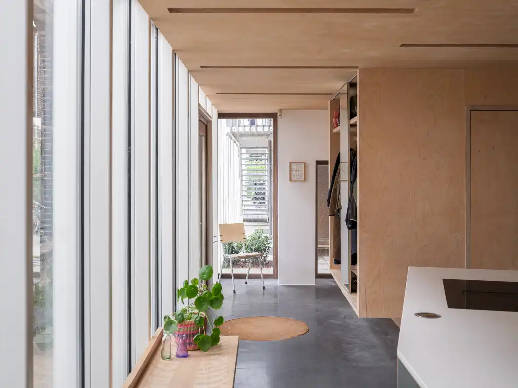 Uniek vastgoed! Exclusieve en creatieve site met twee kantoorruimtes, een polyvalent handelspand, een short-staystudio en een bijzonder architecturale split-levelwoning met ruime tuin, op een boogscheut van het stadscentrum. foto 16