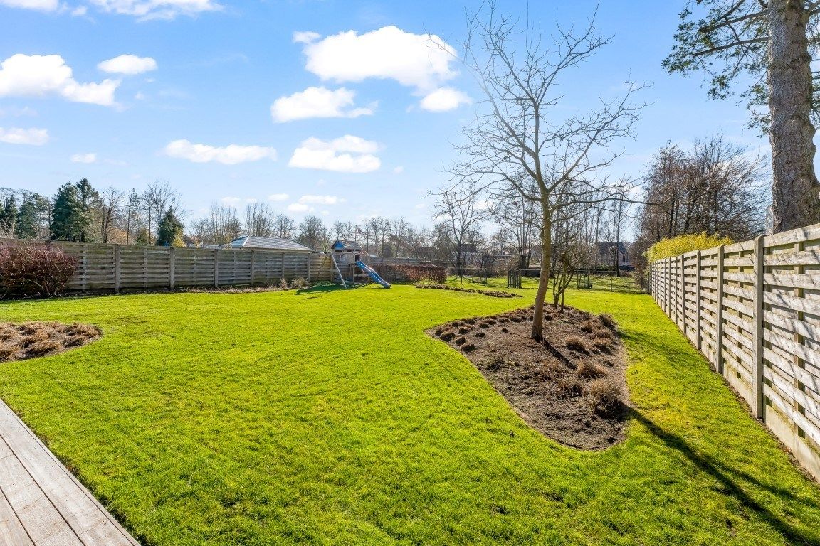 Ruim ingedeelde volledig onderkelderde woning met oa 4 slpks op 23are foto 34