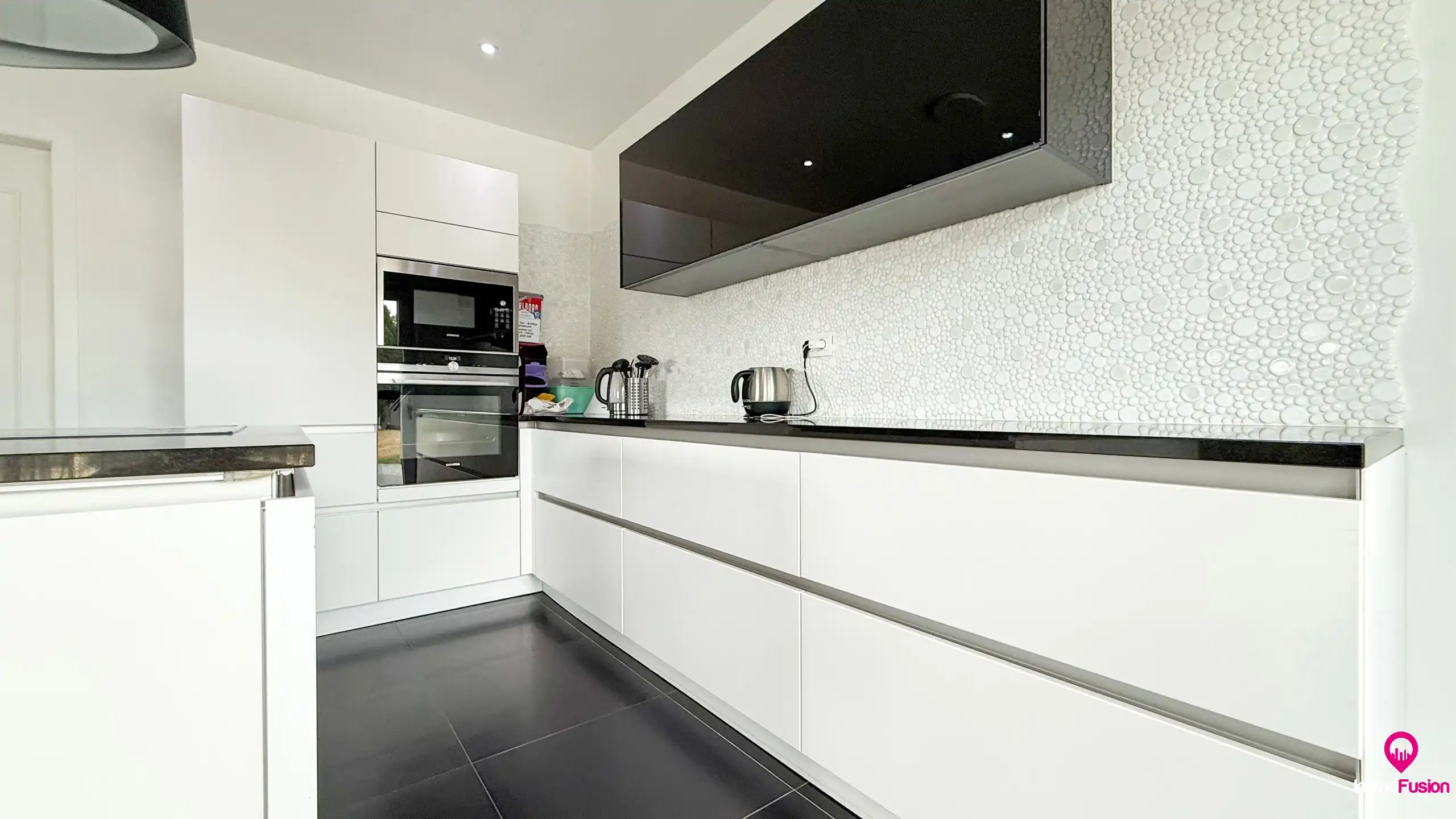 Instapklare, ruime woning met 6 slpks en enorme tuin op 26a! foto 7