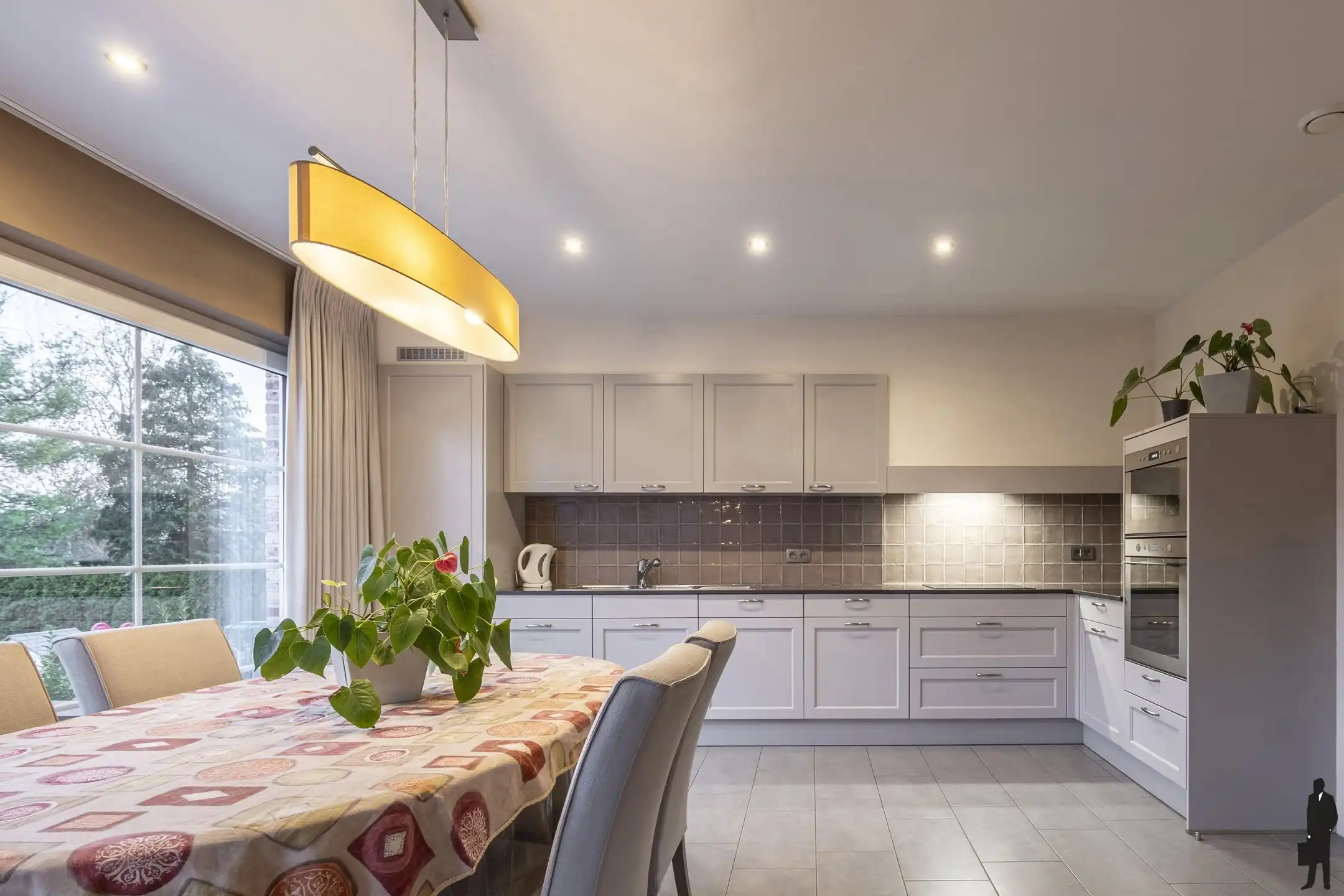 Recente, instapklare woning met 4 slpk. nabij Prinsenpark foto 3