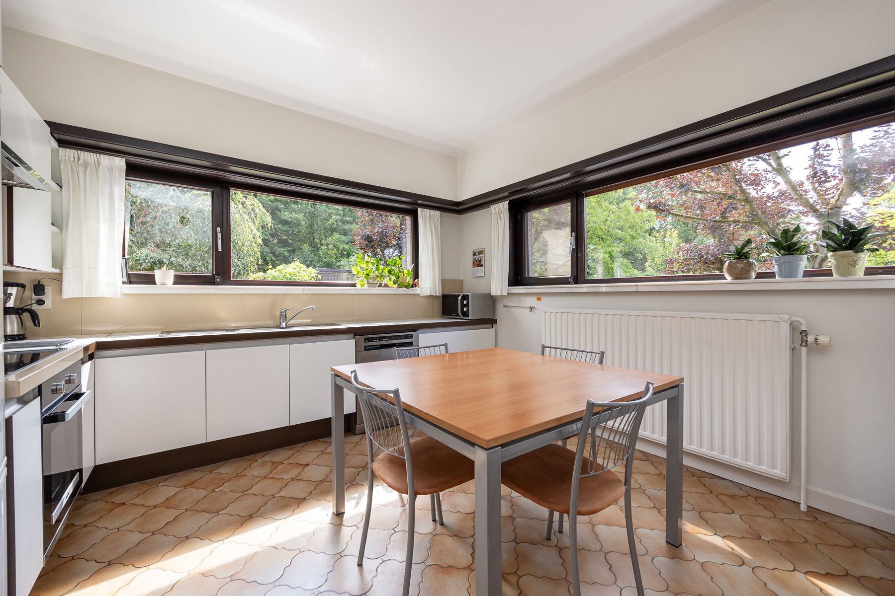 Laagbouwwoning met 4 slaapkamers op een perceel van 2.148m². foto 5