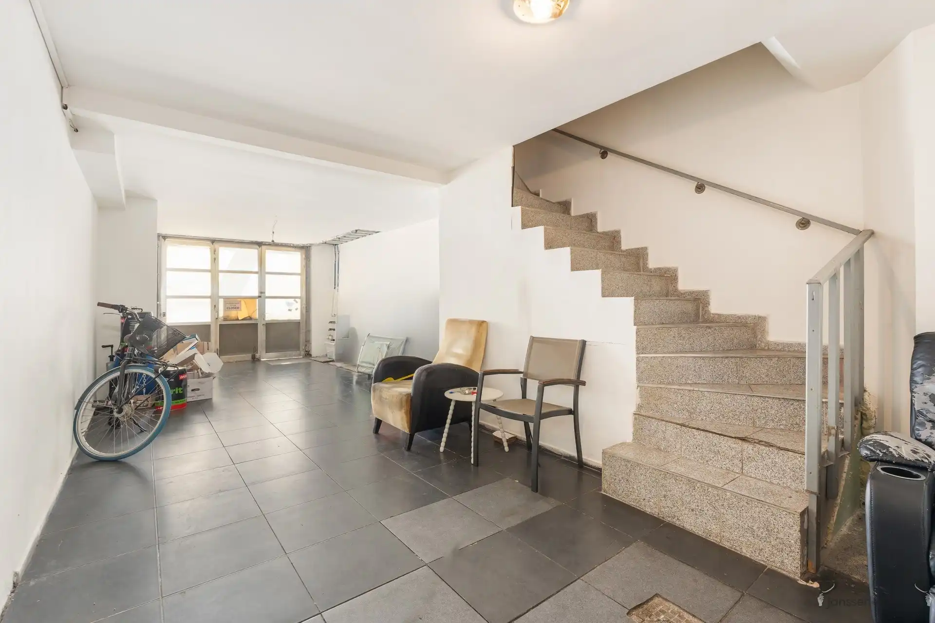 Opbrengsteigendom met 2 verhuurde appartementen en handelsgelijkvloers in het centrum van Brecht foto 3