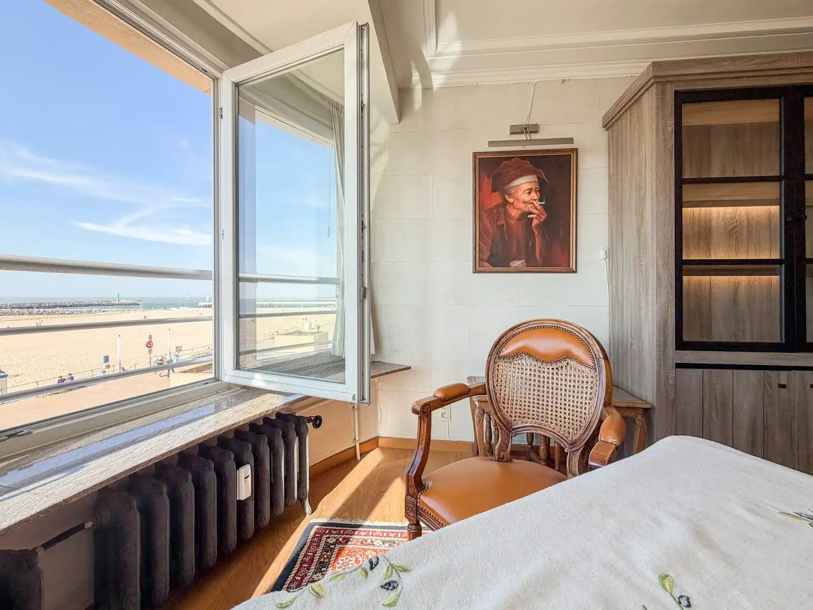 Prachtig ruim appartement met frontaal zeezicht in top-residentie foto 3