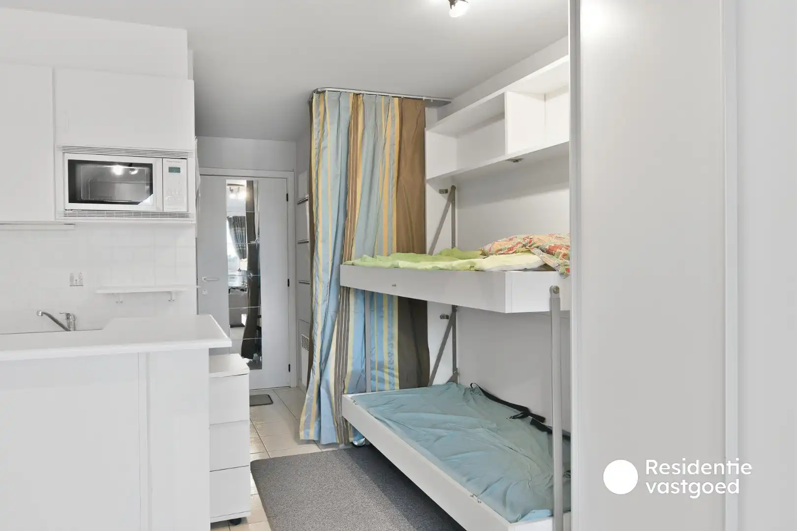 Gemeubelde studio in afgesloten vakantiepark met verwarmd zwembad foto 10