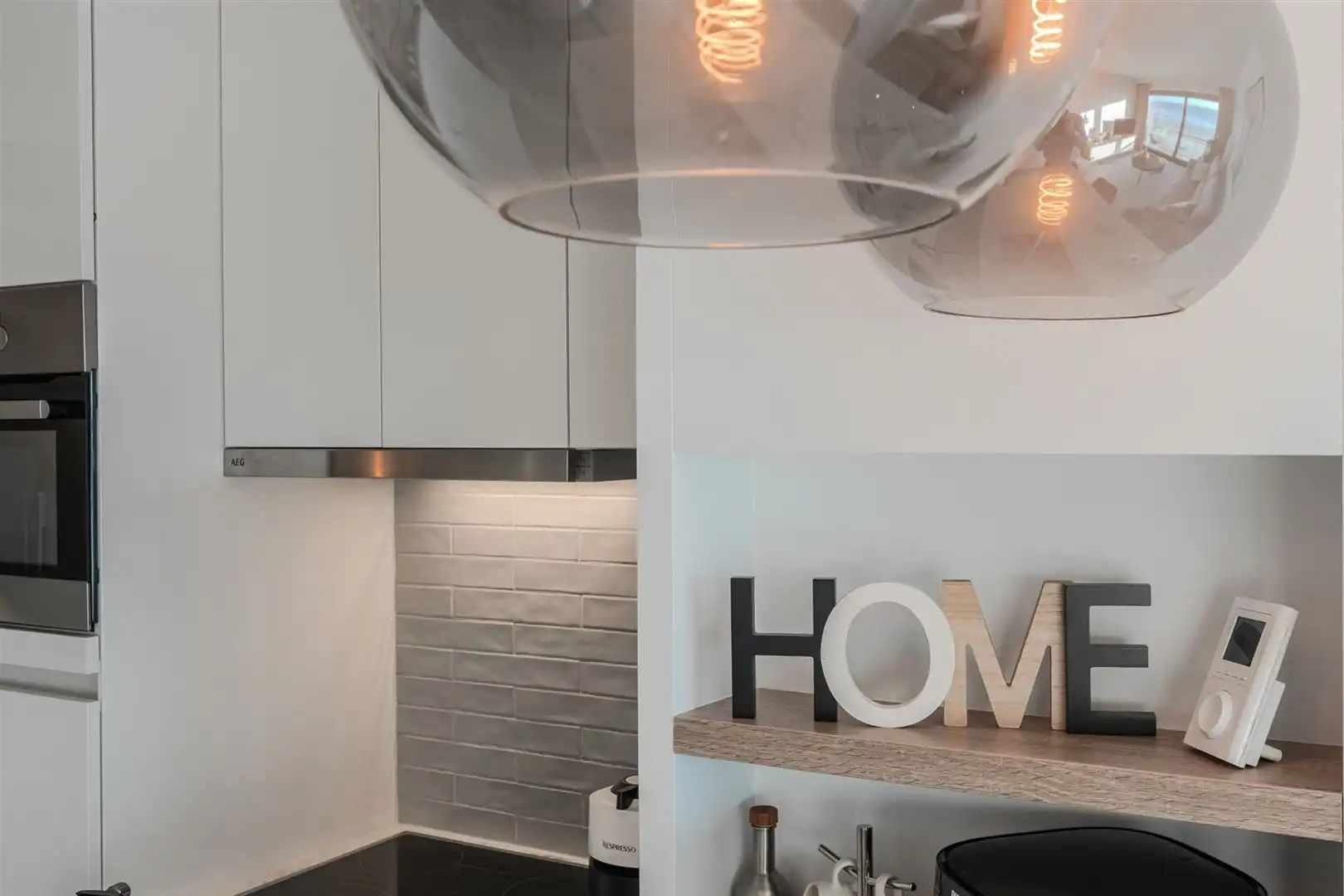 Moderne studio met frontaal zeezicht foto 27