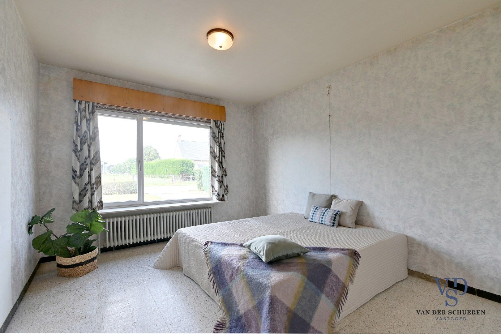 Te renoveren bungalow op een perceel van ca. 2.840 m² foto 22