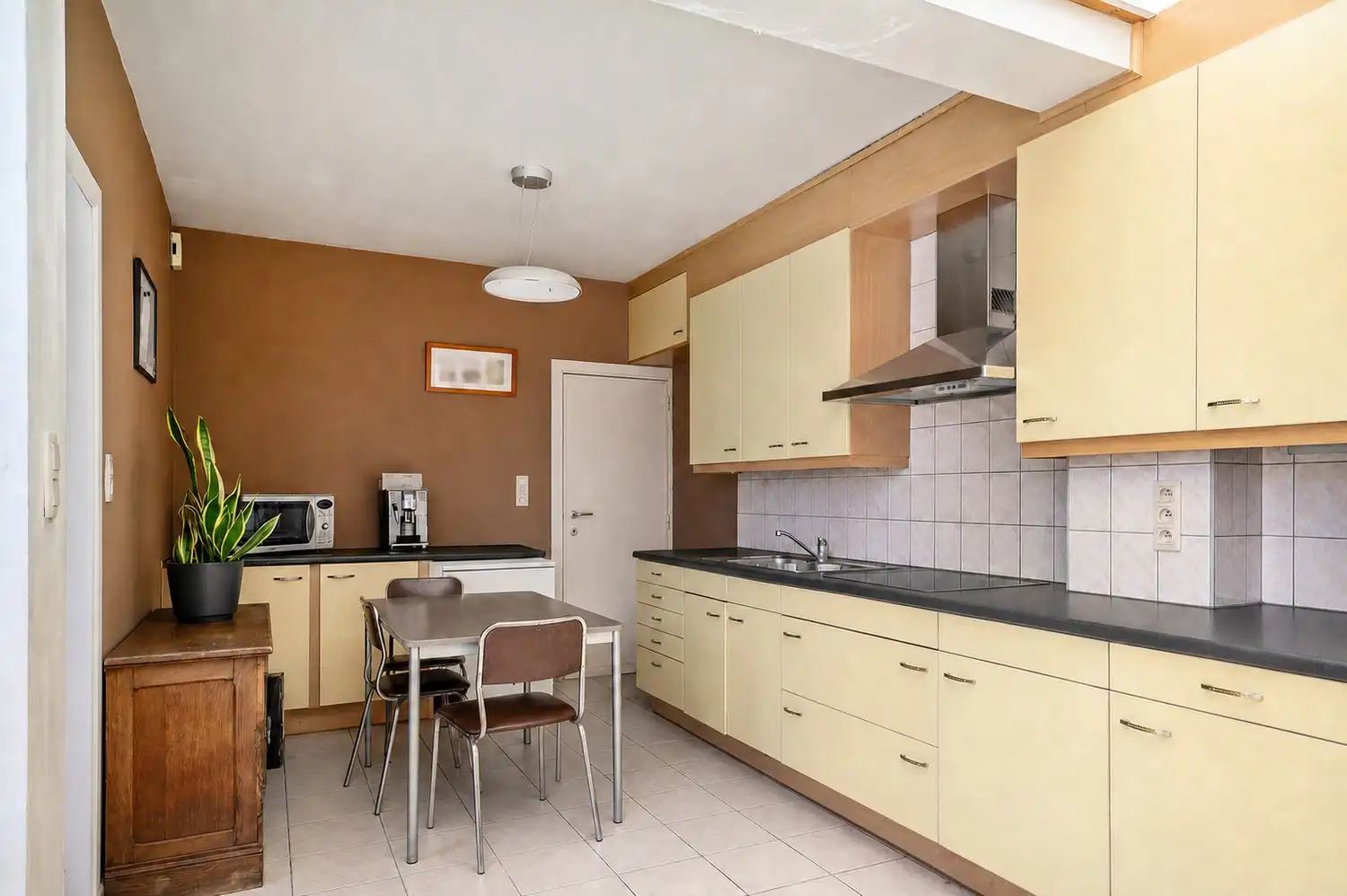 Op te frissen instapklare woning met 3 slpkrs en tuin te Hulshout foto 5