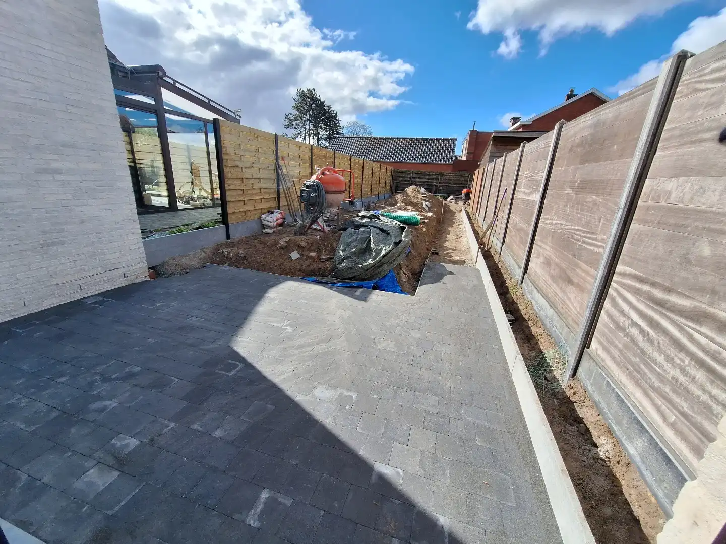 Gerenoveerde woning met 3 slaapkamers, diepe tuin en private parkeerplaats foto 15