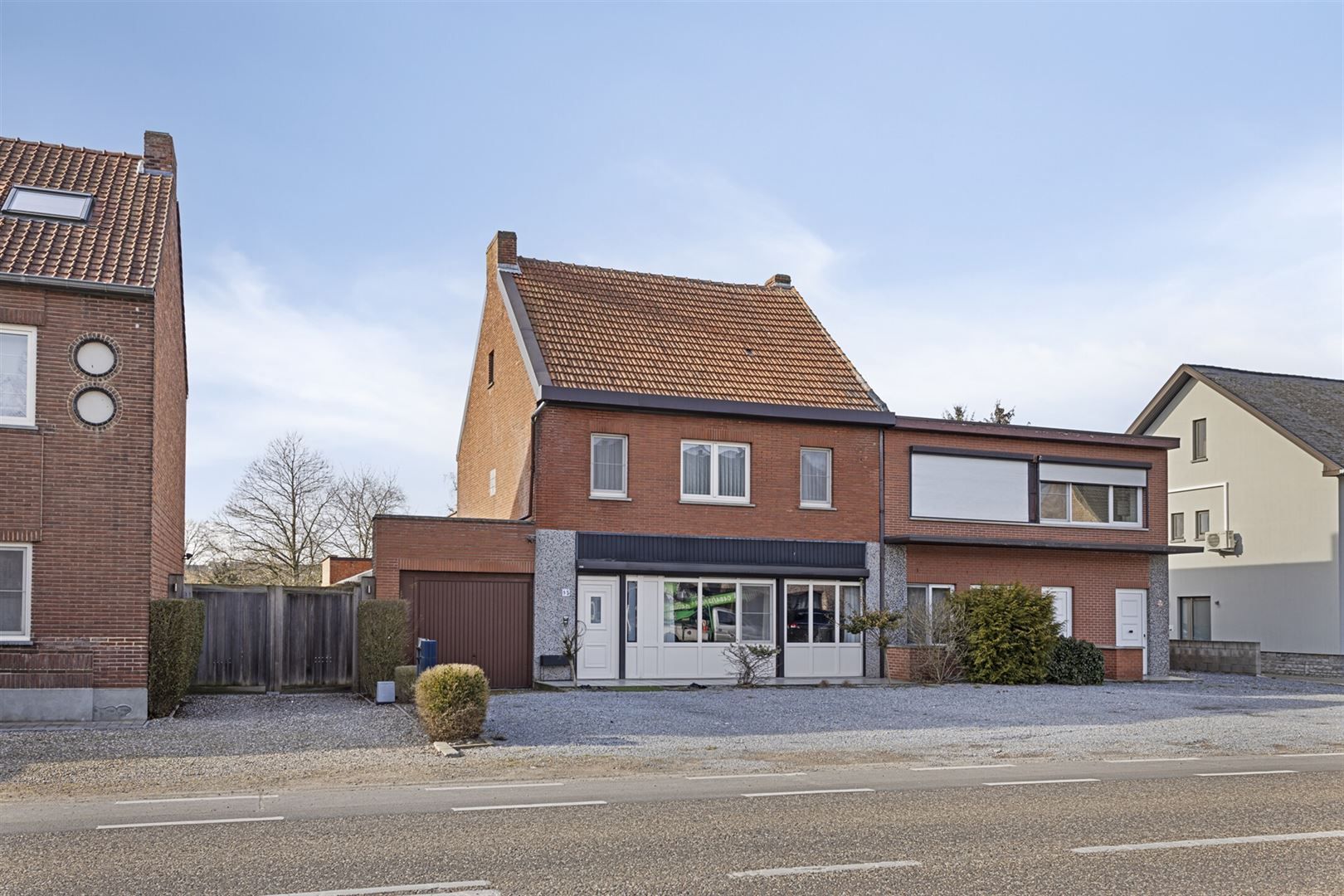 TE KOOP: Handelshuis op 7a33ca te Zonhoven! foto {{pictureIndex}}