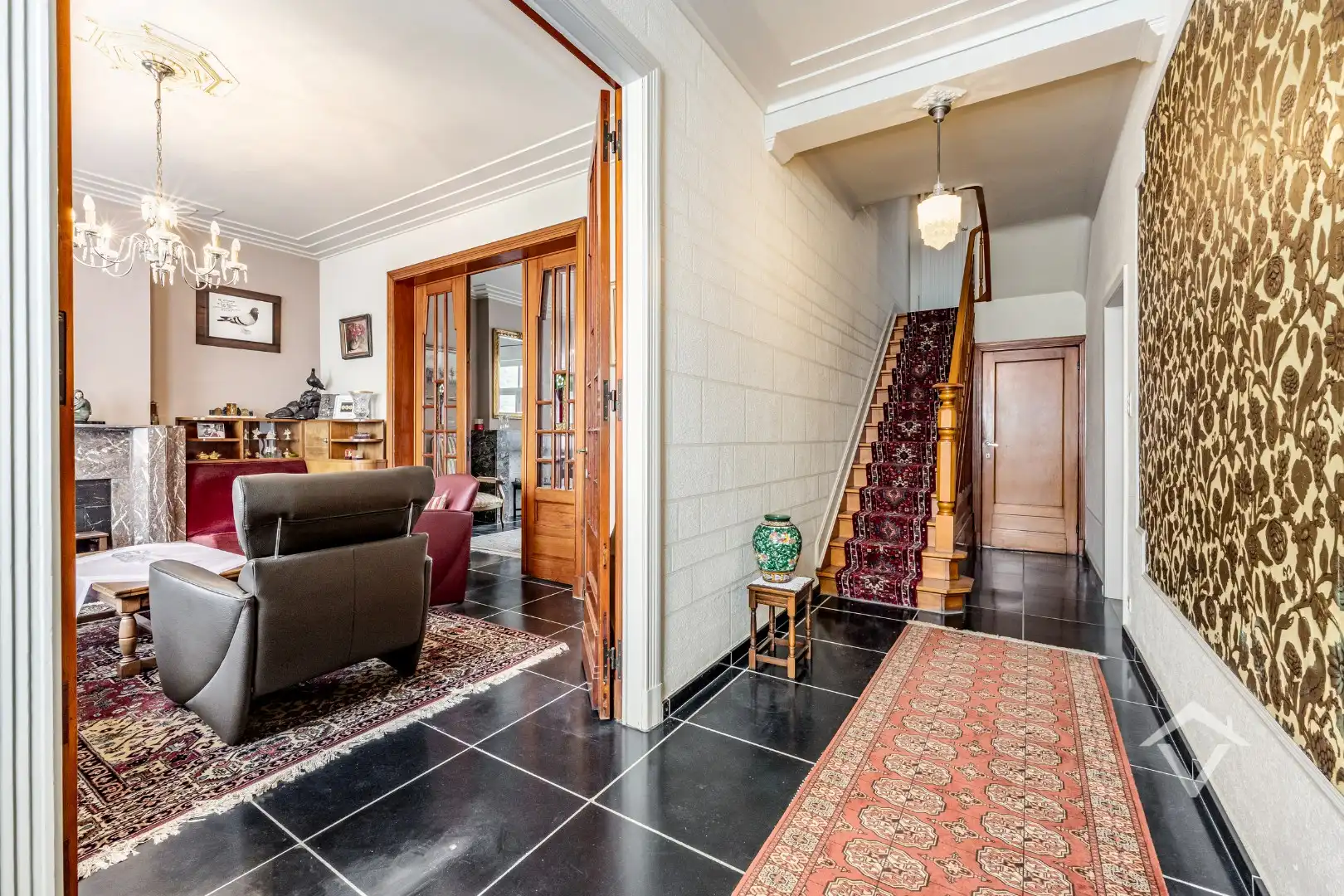 Ruime woning met bijgebouwen in Gistel: 5 Slaapkamers, 368m² Woonoppervlakte op een perceel van 1801m² foto 17