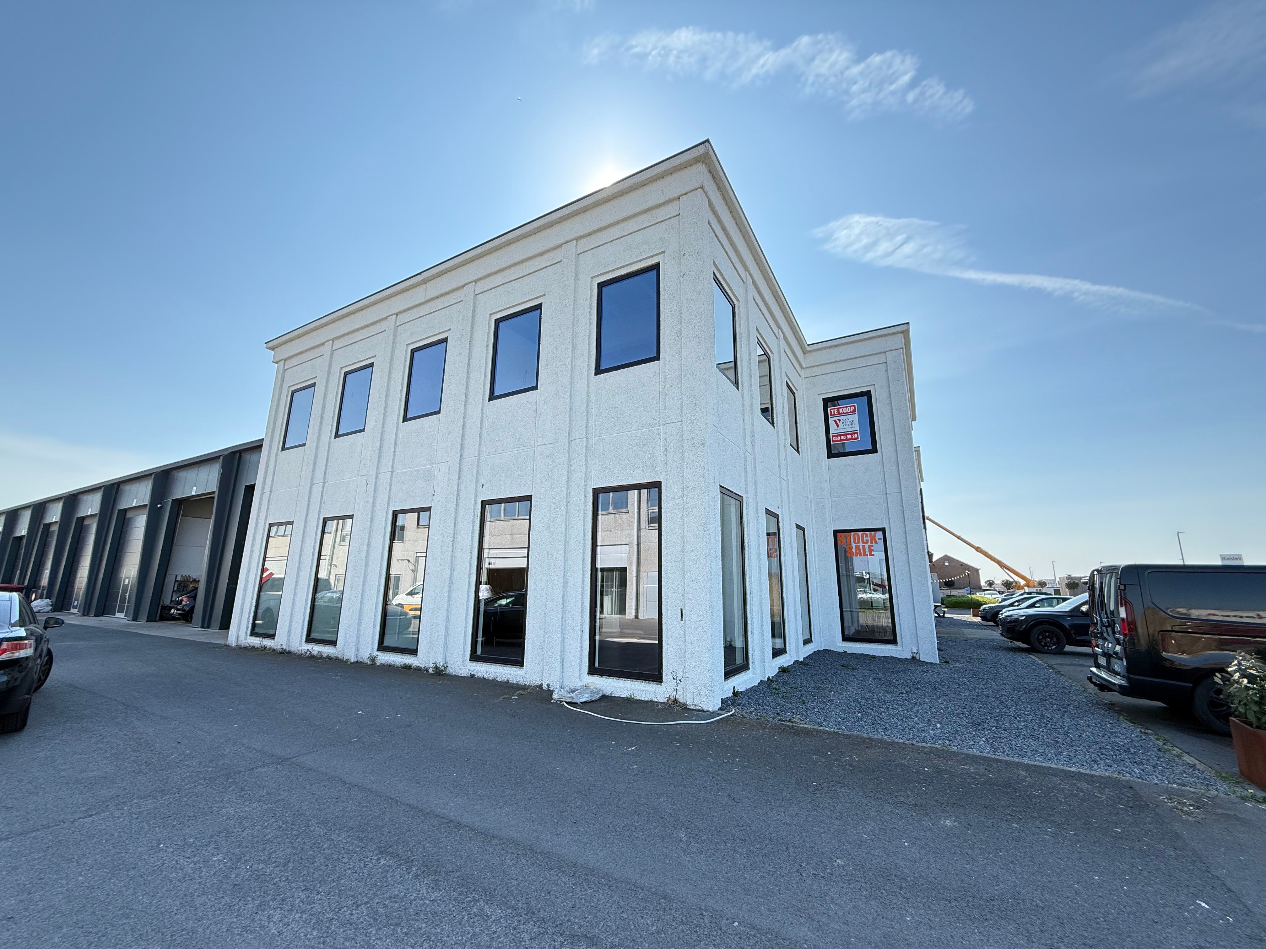 Instapklaar handelspand 428m² met 14 staanplaatsen foto 12