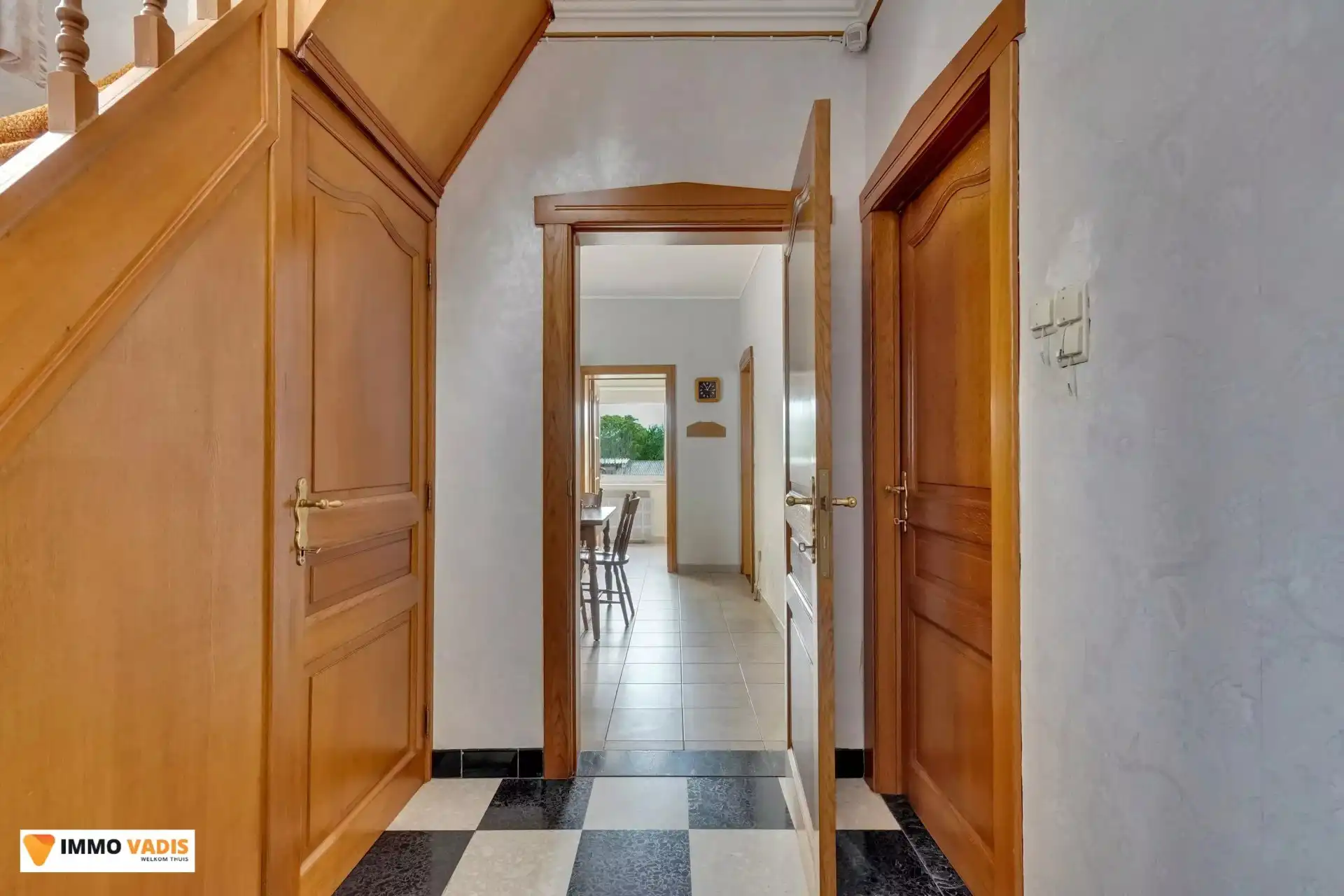 Charmante woning met 2 slaapkamers, garage én magazijn foto 2