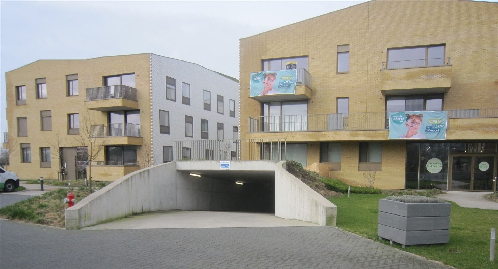 Ondergrondse autostaanplaats in centrum Breendonk foto 2