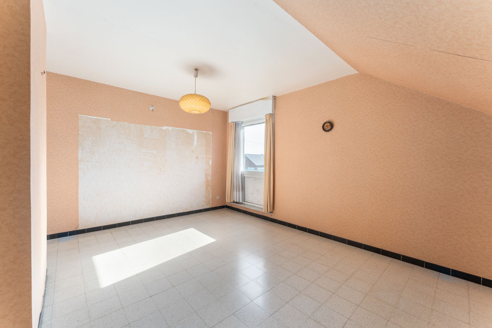 Ruime gezinswoning op 737 m² met 6 slaapkamers! foto 16