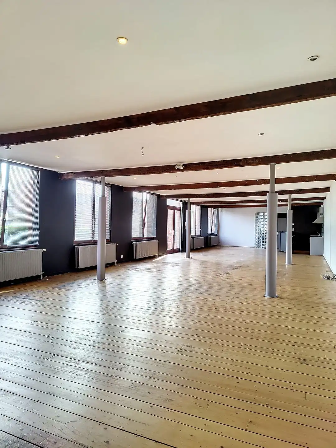 TE HUUR Kantoor foto {{pictureIndex}}